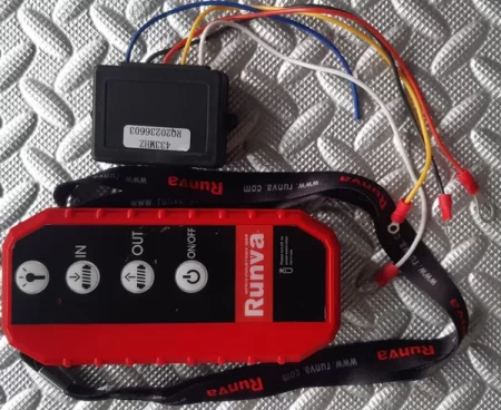RUNVA UNIVERSAL RED WIRELESS REMOTE 12/24V WITH LED FLASH LIGHT